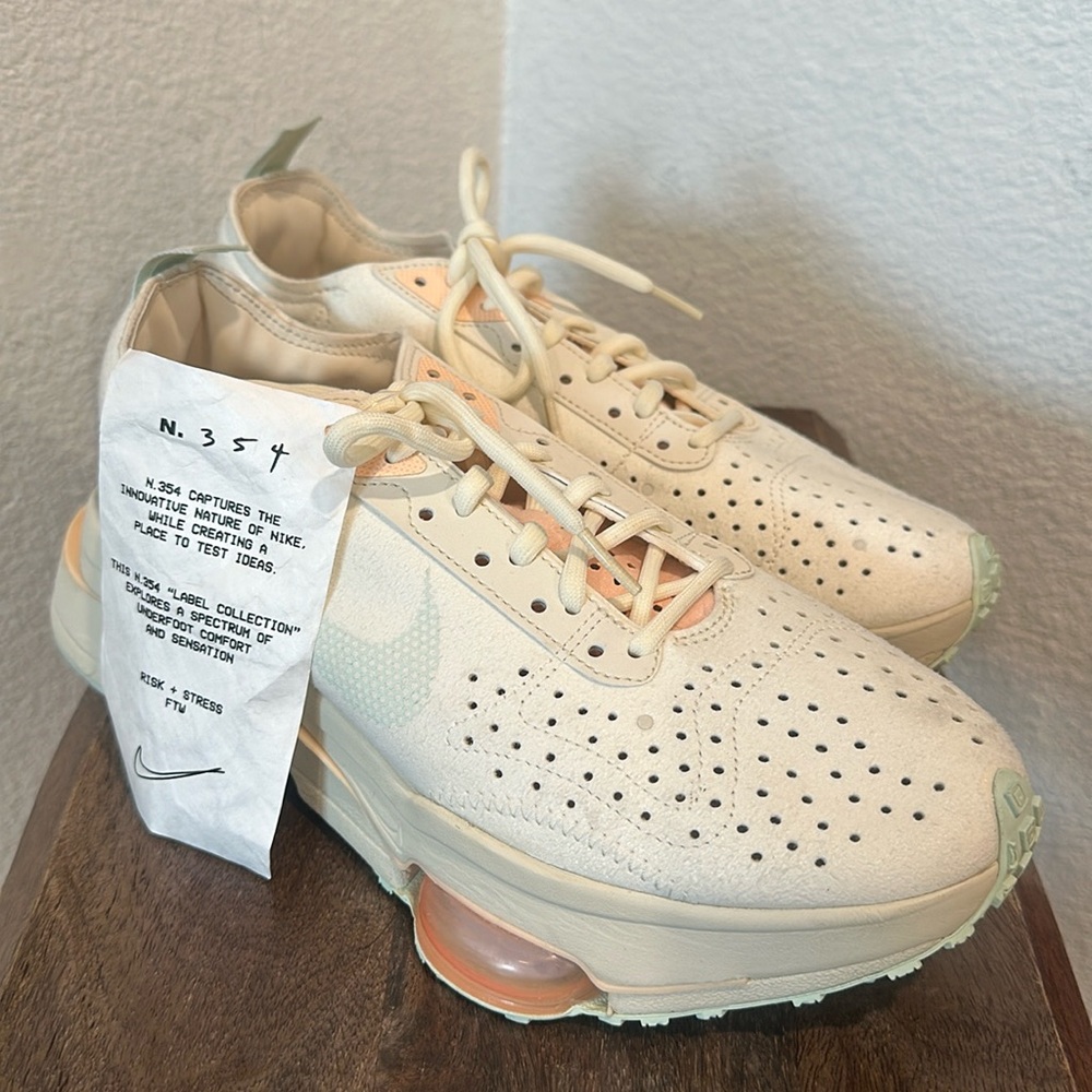 NIKE Women’s AIR ZOOM-TYPE 'PALE IVORY N. 354 Size 9